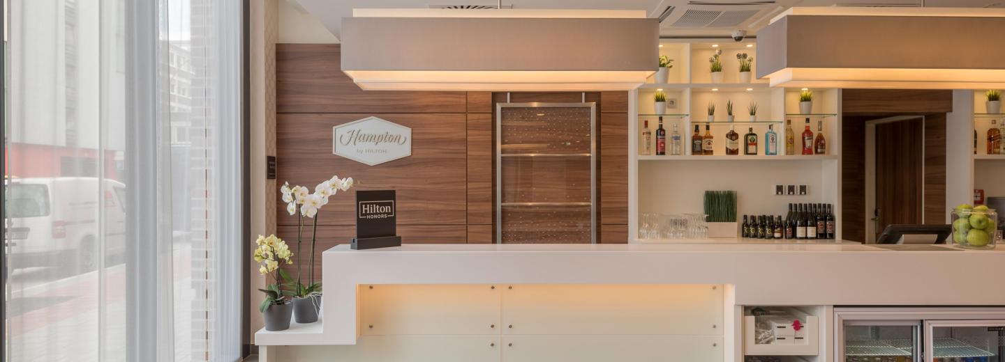 © Eurotours Hotel Hampton by Hilton Hamburg City Centre