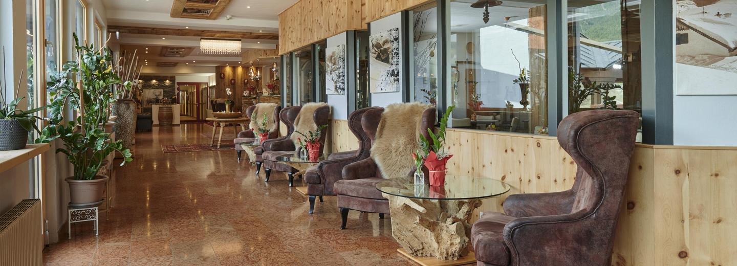 © Eurotours Gosau: Vital und fit, der Hund darf mit!
