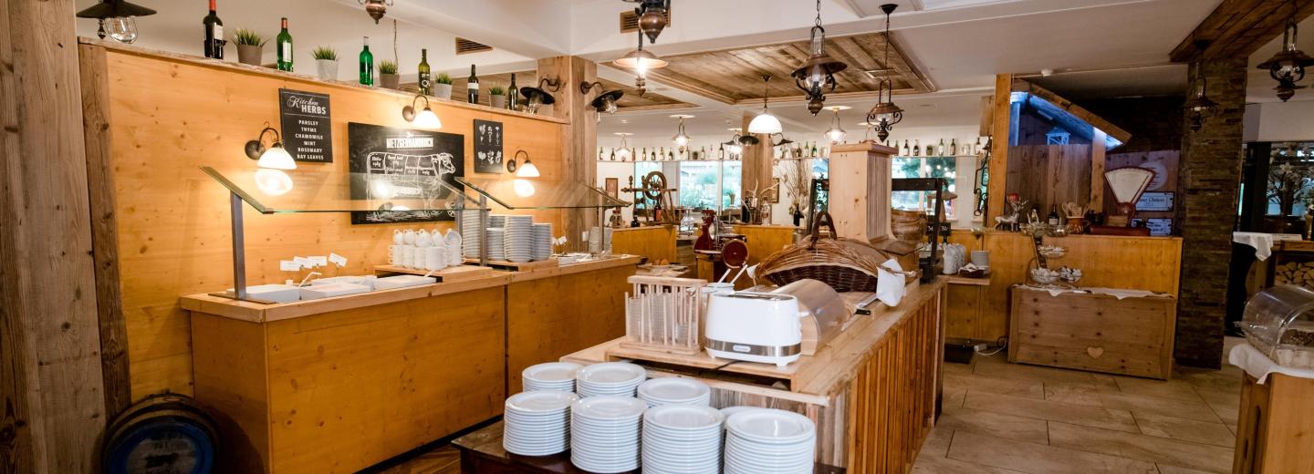 © Eurotours Gosau: Vital und fit, der Hund darf mit!