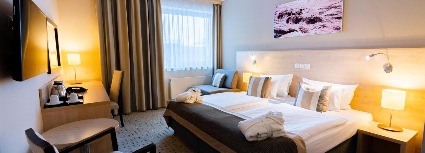 © Eurotours Beispiel, Doppelzimmer Superior, Aquapalace Hotel Prague
