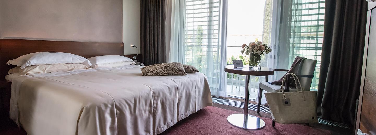 © Eurotours Beispiel Vierbettzimmer Balkon "Komfort", Hotel Spa Suite & Terme Aqualux