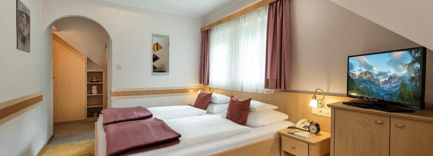 © Eurotours Beispiel Doppelzimmer Standard, Kur- und Sporthotel Alpenblick