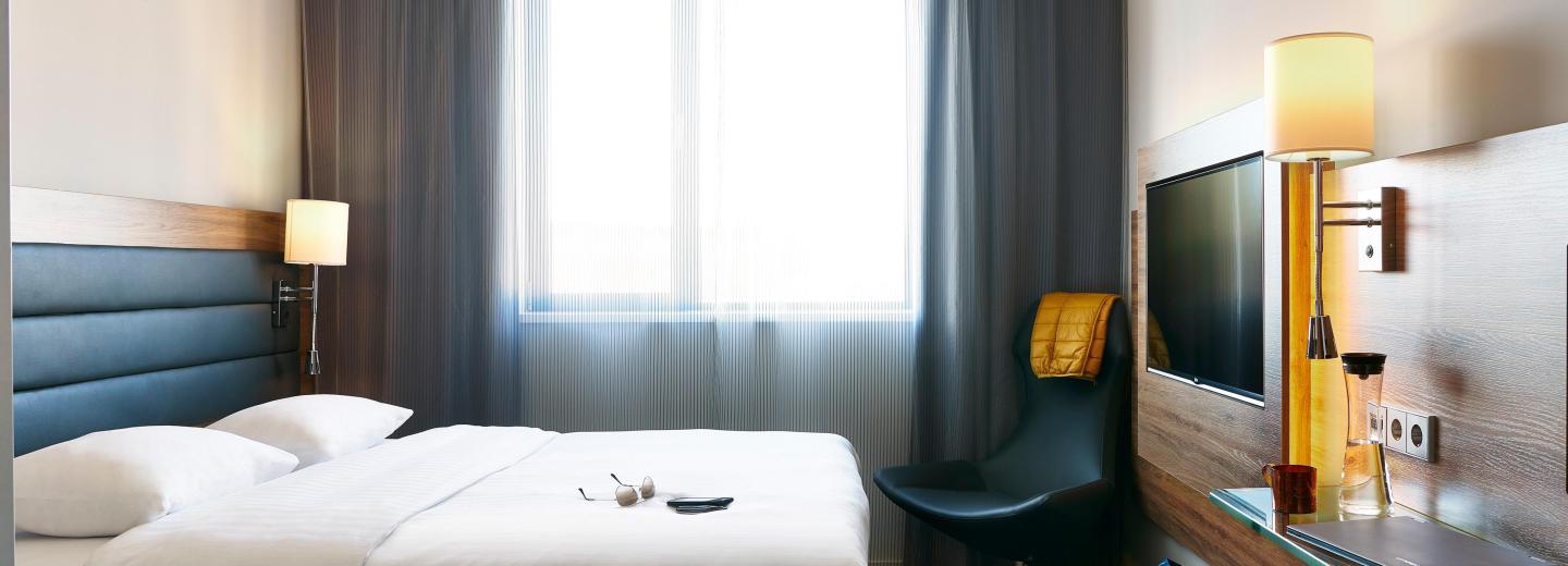 © Eurotours Beispiel, Doppelzimmer, Moxy Munich Messe