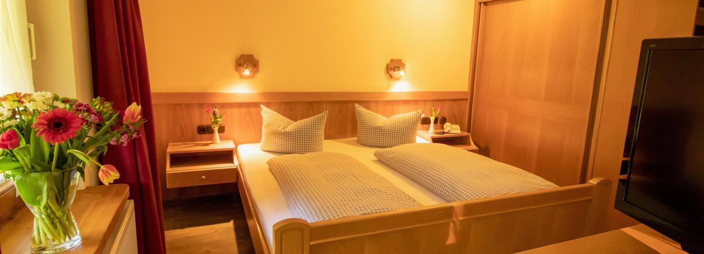 © Eurotours Beispiel Doppelzimmer "Bergwald", Berg- und Aktivhotel Edelsberg