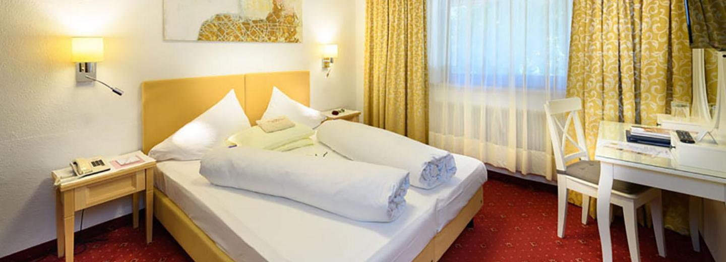 © Eurotours Beispielzimmer im Wellnesshotel Schönruh