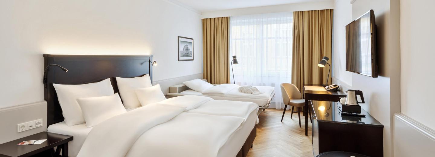 © Eurotours Beispiel Deluxe Zimmer, Parkhotel Schönbrunn
