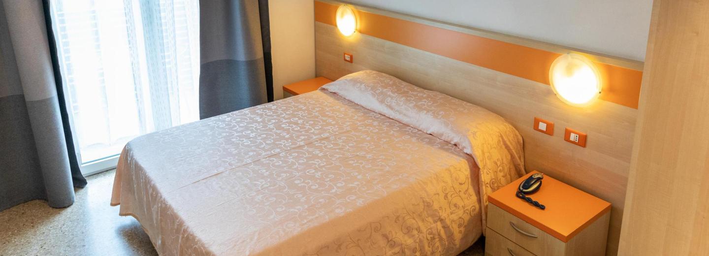 © Eurotours Doppelzimmer Balkon, Hotel Verdi