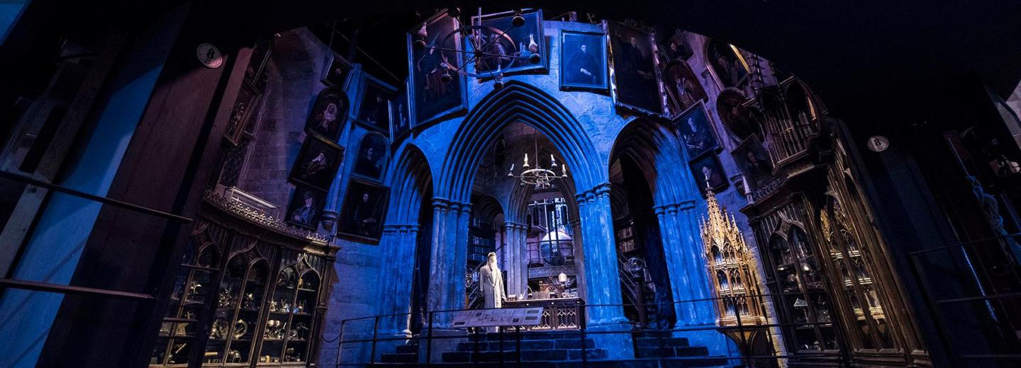 © TM & © Warner Bros. Entertainment Inc. Harry Potter Publishing Rights © JKR. Harry Potter characters, names and related indicia are trademarks of and © Warner Bros. Entertainment Inc. All Rights Reserved. Warner Bros. Studio Tour London - The Making of Harry Potter
