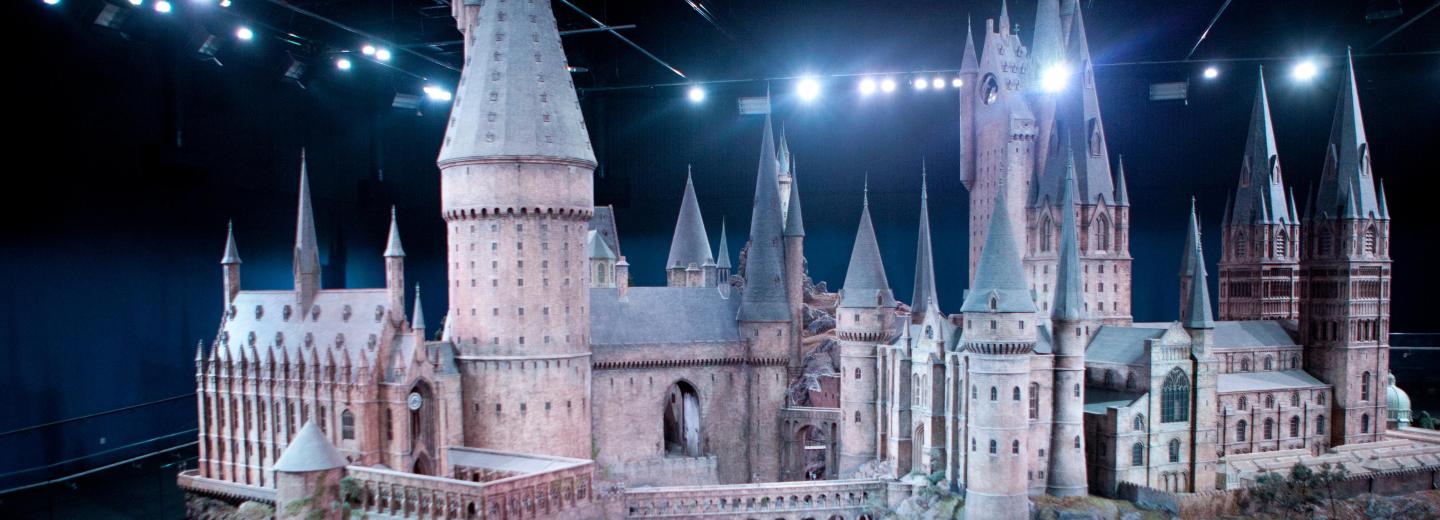 © TM & © Warner Bros. Entertainment Inc. Harry Potter Publishing Rights © JKR. Harry Potter characters, names and related indicia are trademarks of and © Warner Bros. Entertainment Inc. All Rights Reserved. Warner Bros. Studio Tour London - The Making of Harry Potter