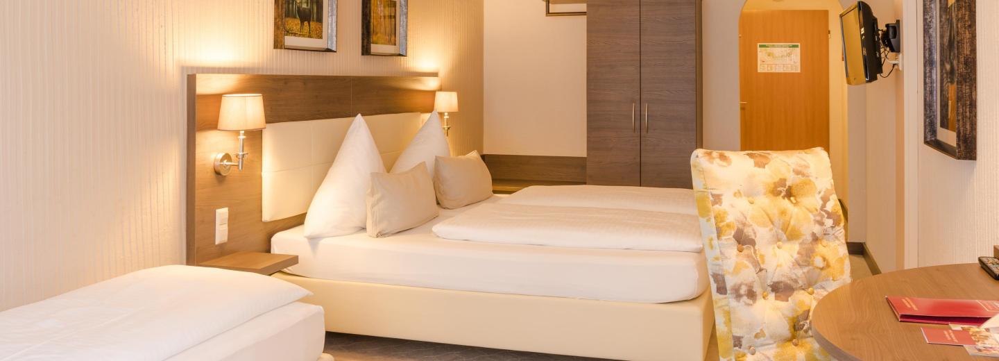 © Eurotours Dreibettzimmer, Parkhotel Luise