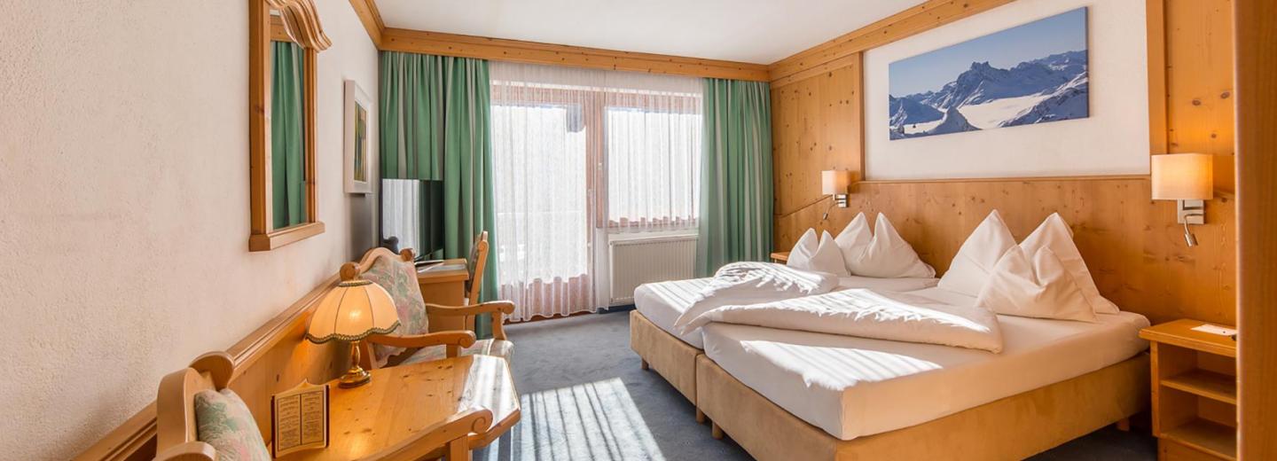 © Eurotours Beispiel Doppelzimmer Balkon, Hotel Karl Schranz