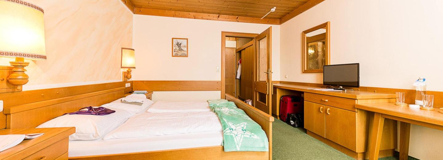 © Eurotours Beispiel Familienzimmer, Landgasthof Almerwirt