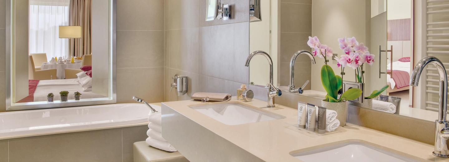 © Eurotours Beispiel Badezimmer, Hotel Schillerpark
