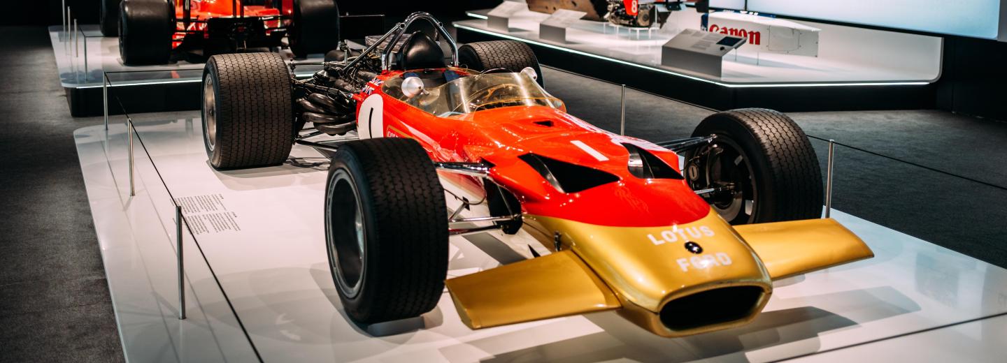 © The F1 logo, FORMULA 1, F1, GRAND PRIX and related marks are trademarks of Formula One Licensing BV, a Formula 1 company.All rights reserved.In partnership with F1, the Formula 1 Exhibition is produced by Round Room Live and Pathfinder Live Formula1® Die Ausstellung