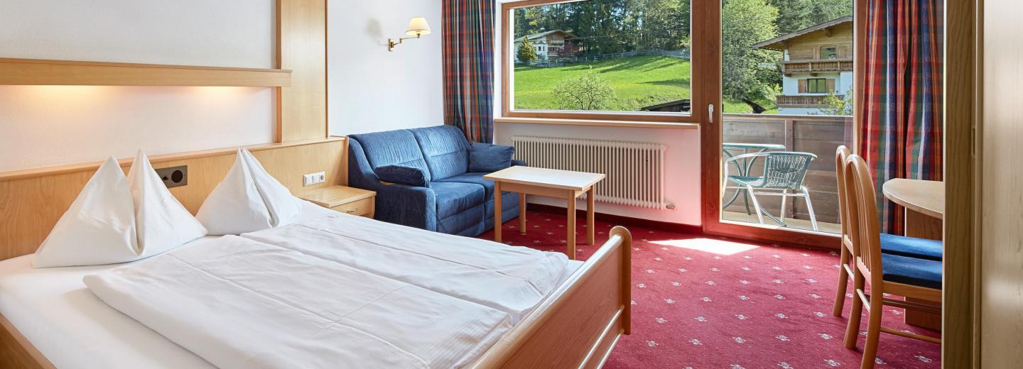 © Eurotours Vierbettzimmer Standard Balkon Tirol