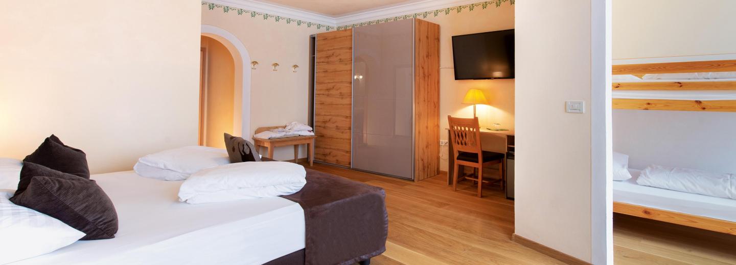 © Eurotours Beispiel Vierbettzimmer Balkon