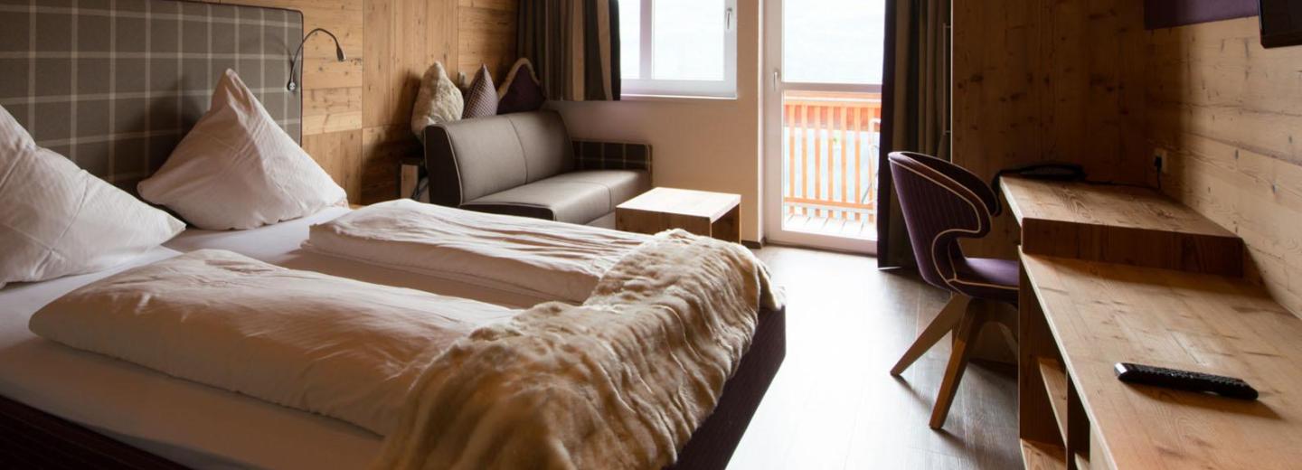 © Eurotours Zimmerbeispiel: Doppelzimmer Deluxe Bergblick