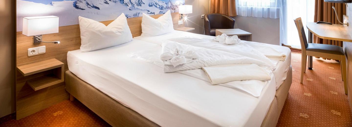 Zimmerbeispiel: Doppelzimmer Standard Balkon Nebenhaus Haus Figol