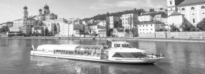 9828781/sunliner-geschlossen-vor-passauer-dom-foto-weichselbaumer-ua_1762259174547.jpg