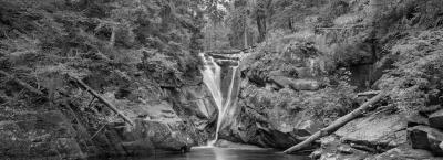 9829560/szklarkiwasserfall-karkonosze-riesengebirge-polen-istock-76201959-xxlarge_1762946715868.jpg