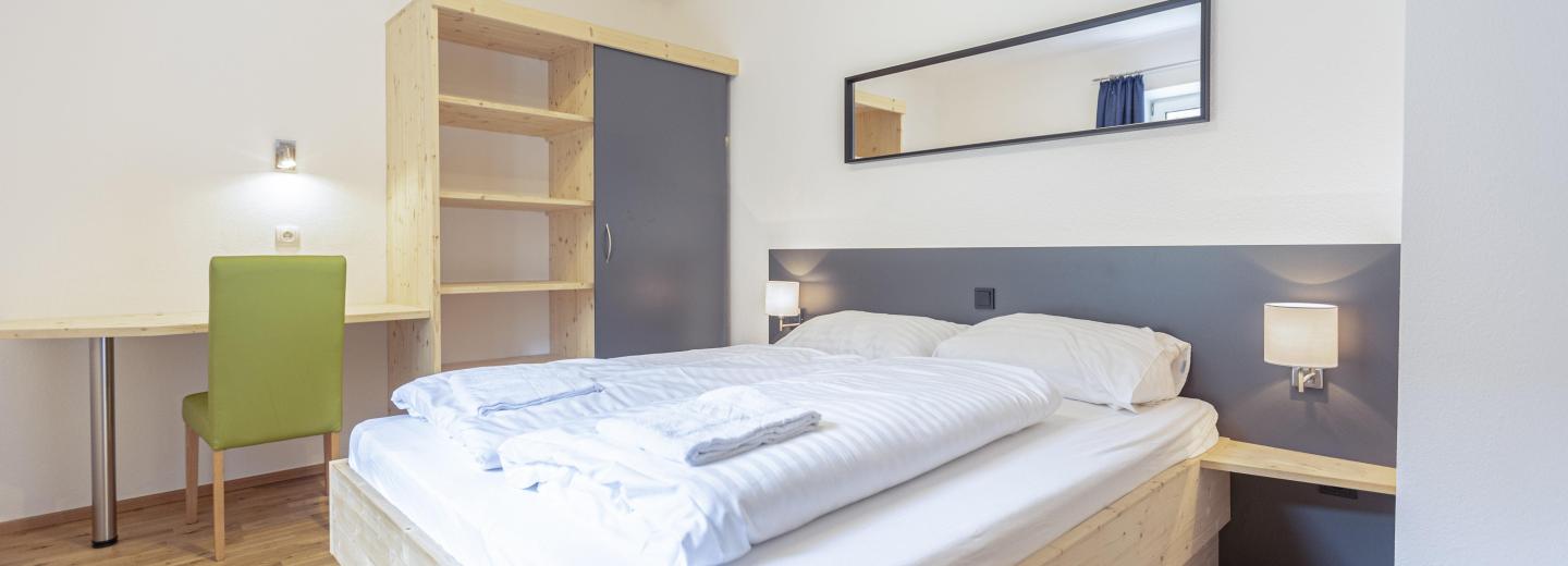 Zimmerbeispiel, Premium Plus Apartment mit Indoor-Whirlpool Balkon "Erzberg"