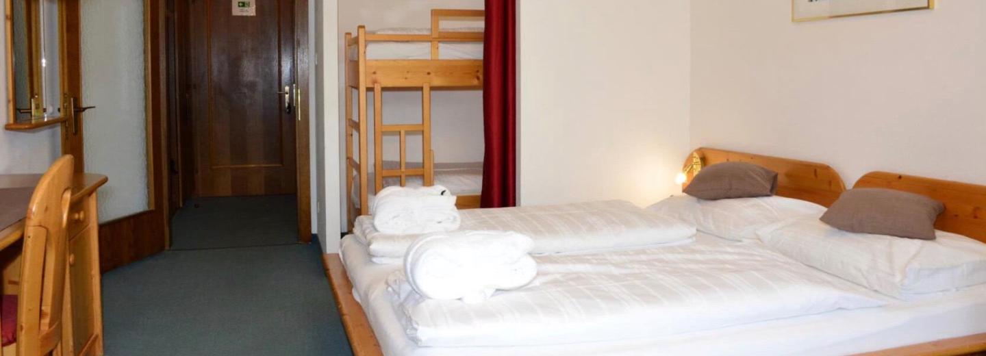 Zimmerbeispiel: Standard Vierbettzimmer