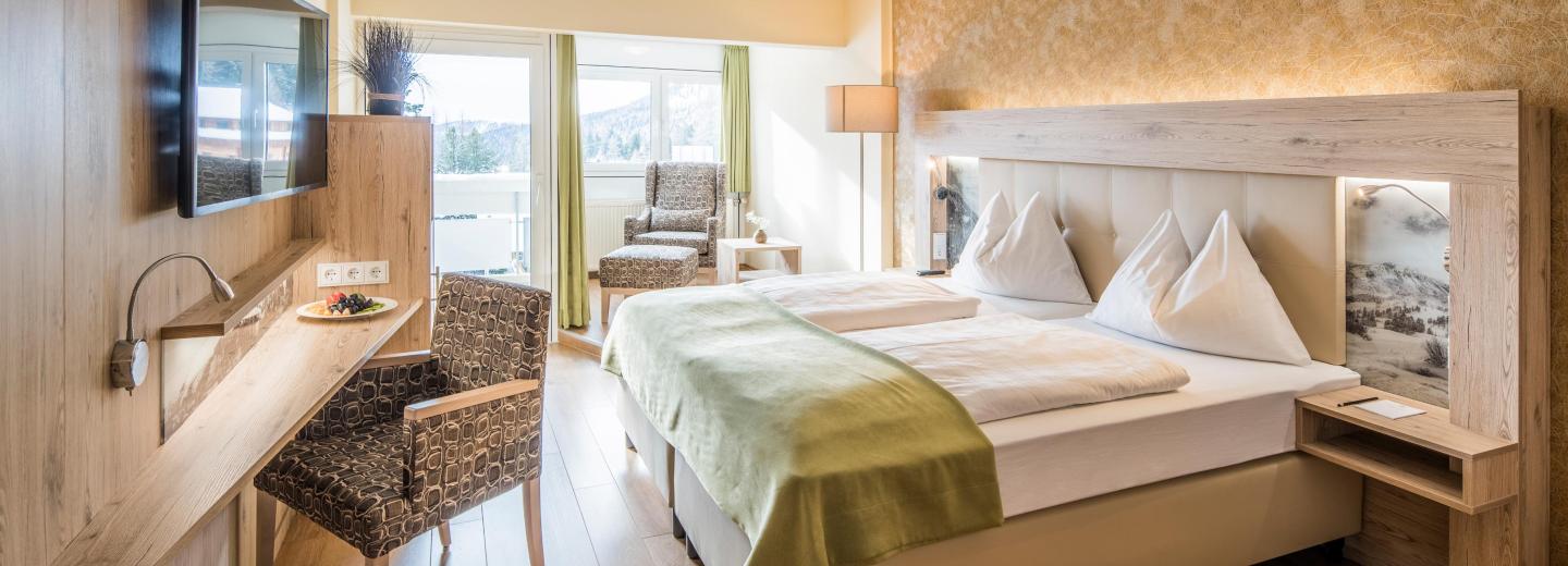 Zimmerbeispiel, Doppelzimmer (DZ) „Balkon Bergblick Nockberge“