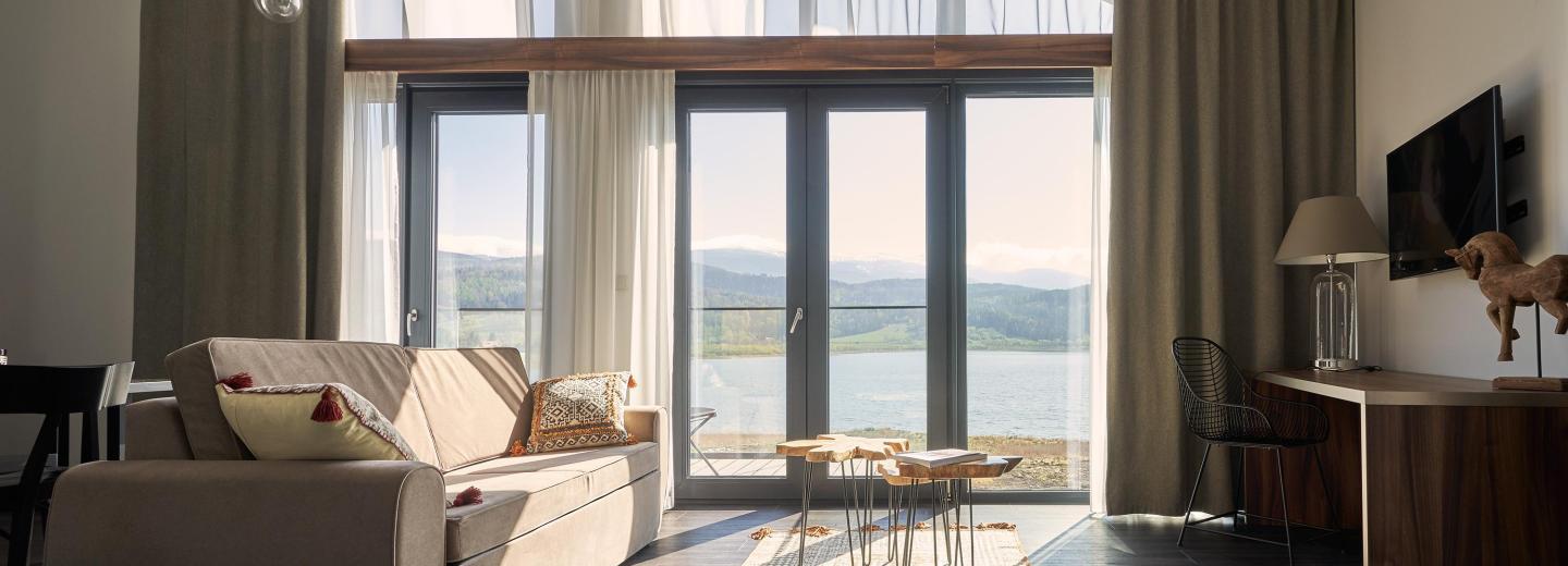 Zimmerbeispiel, Master Suite Balkon Seeblick