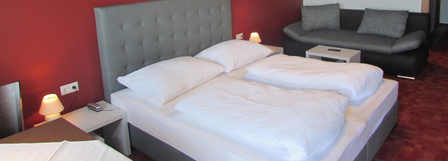 Zimmerbeispiel: Dreibettzimmer Balkon